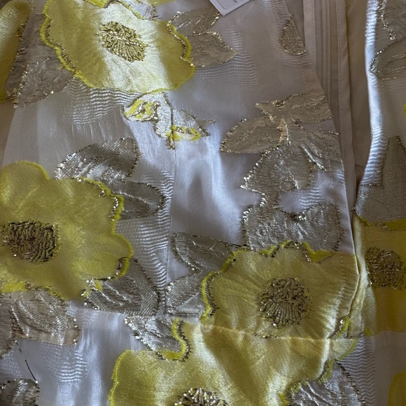 Alysia Dress in Yellow Floating Floral - Picture 4 of 8